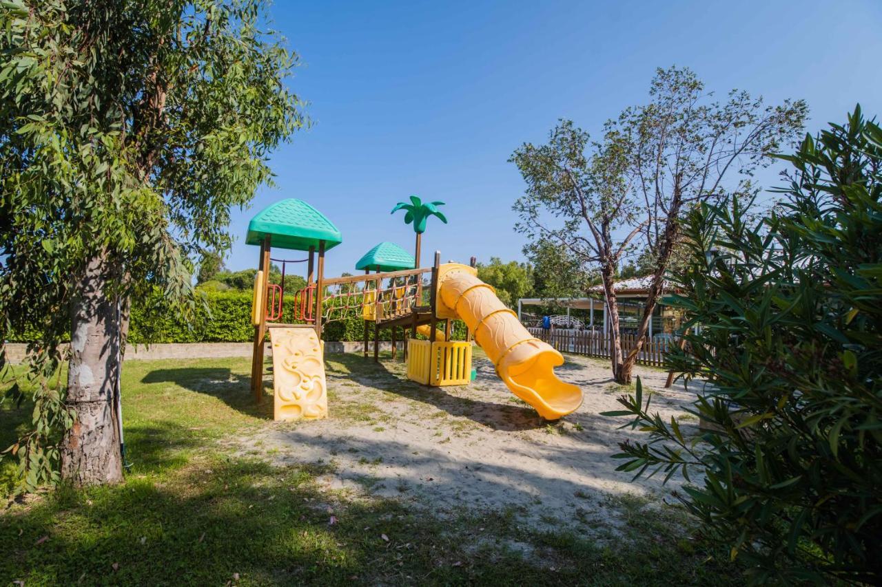 Camping Le Palme Marina Di Bibbona Buitenkant foto